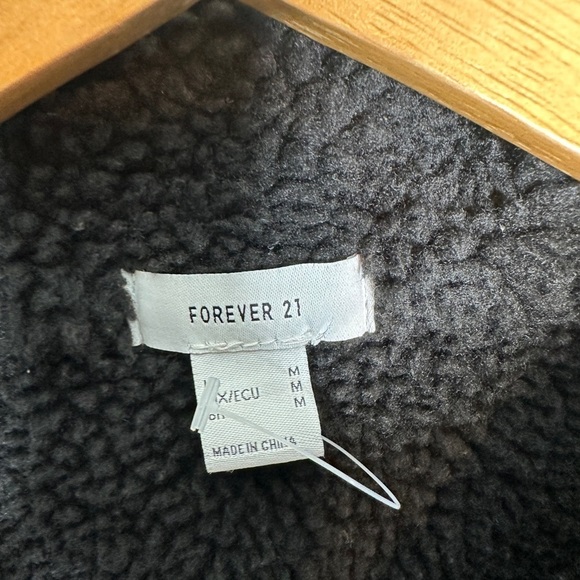 Forever 21 black Sherpa lined denim jacket - Picture 2 of 4